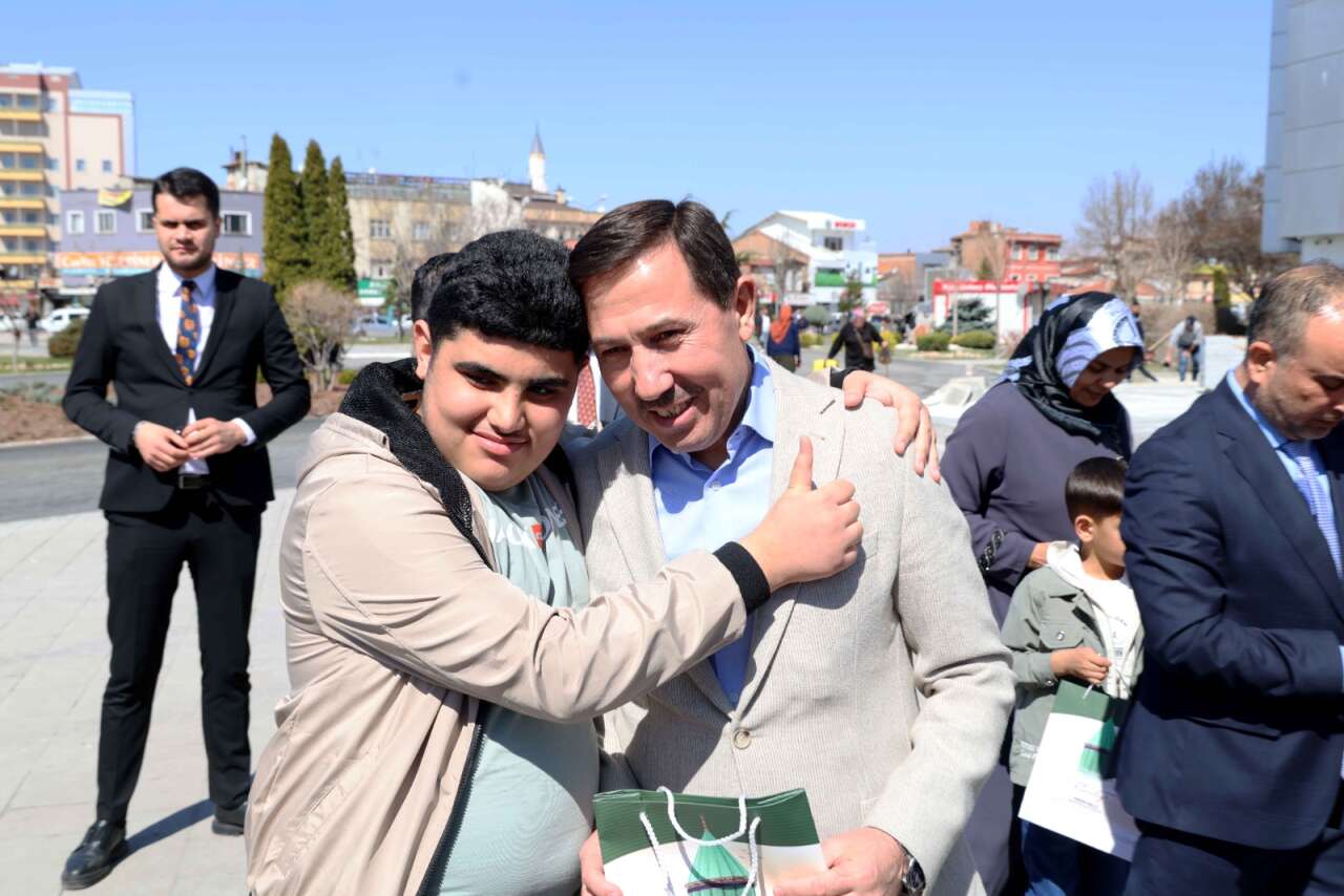 konyada-otizm-farkindaligi-mavi-balonlarla-anlam-buldu