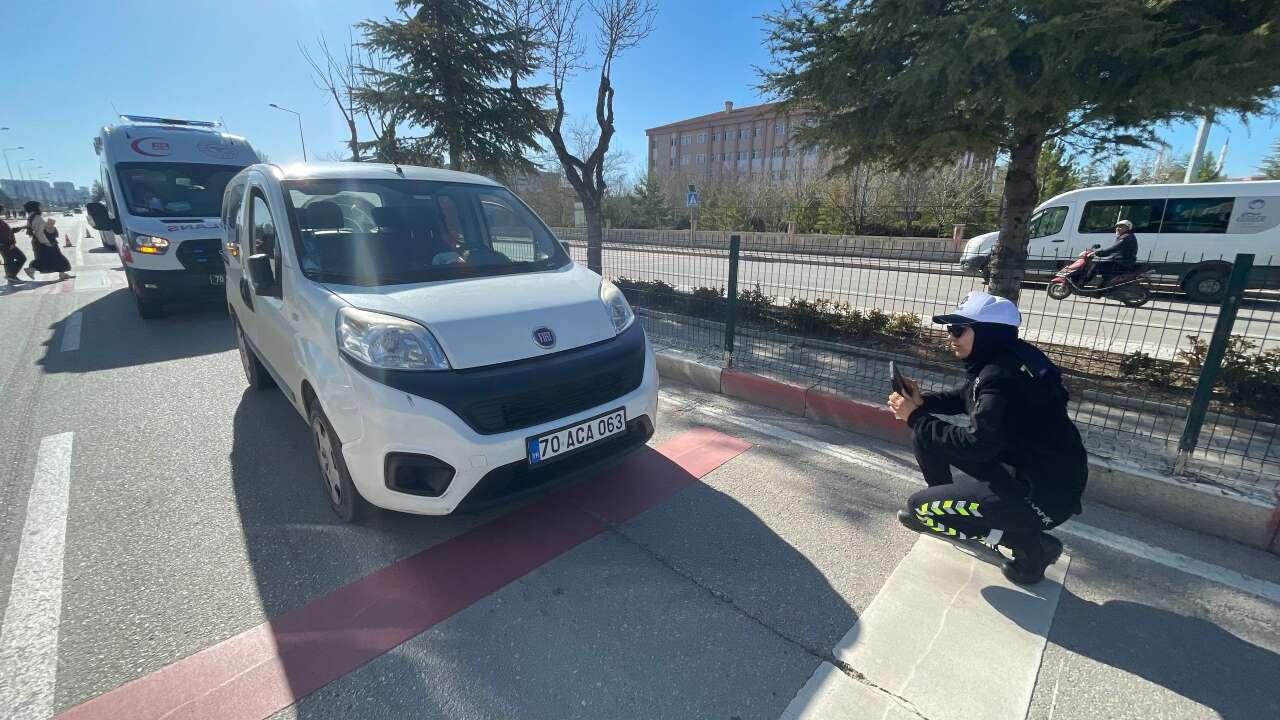 konyadan-karamana-giden-universite-ogrencisine-otomobil-carpti