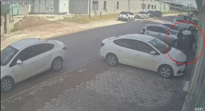 11-yasindaki-cocuklar-ellerindeki-silahla-harac-kesti