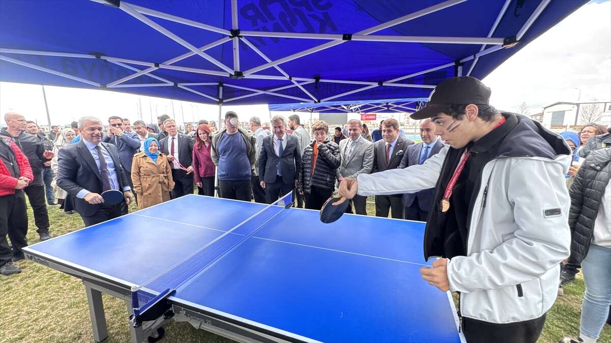 konyada-otizm-farkindaligi-gokyuzune-tasindi