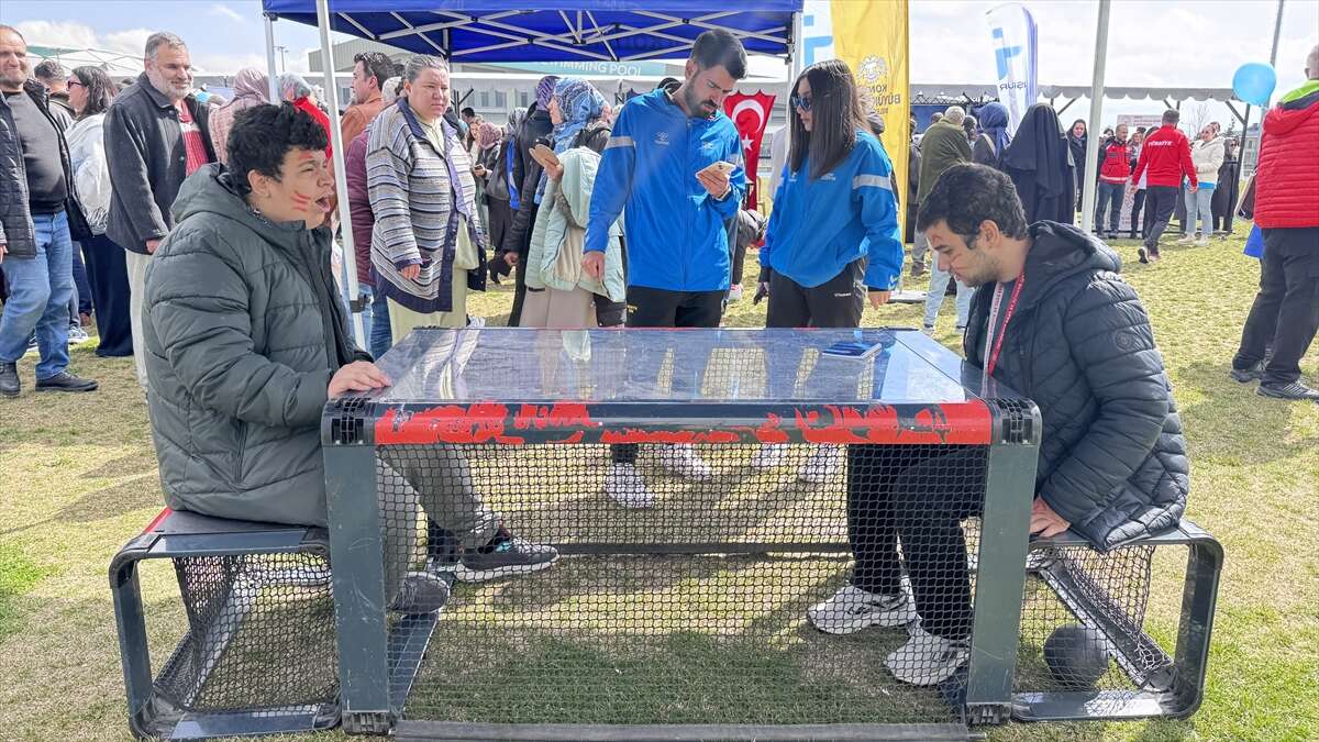 konyada-otizm-farkindaligi-gokyuzune-tasindi