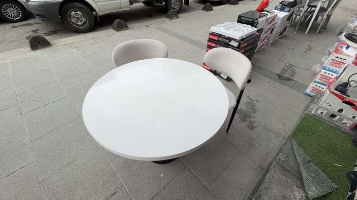 sandalyesi-calinan-mobilyacidan-hirsiza-beklenmedik-cagri-gel-kalanini-da-al-hediyemiz-olsun