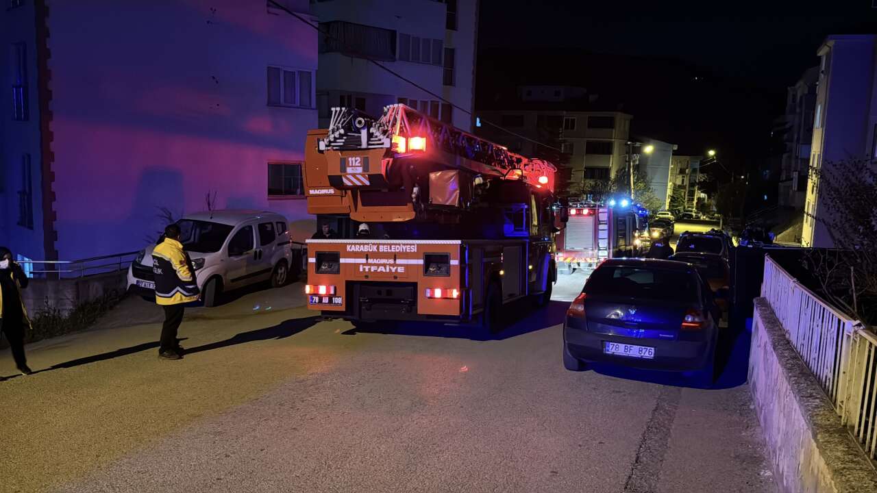 tartistigi-eski-esini-bicakladi