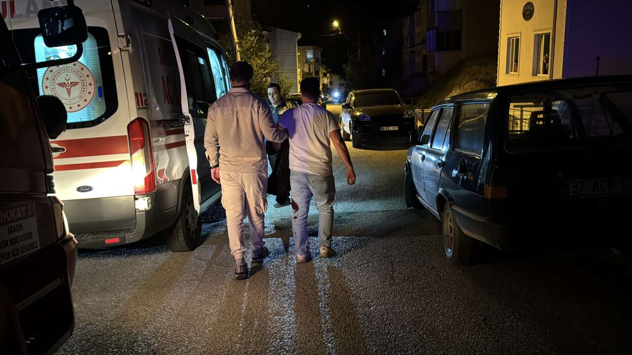 tartistigi-eski-esini-bicakladi