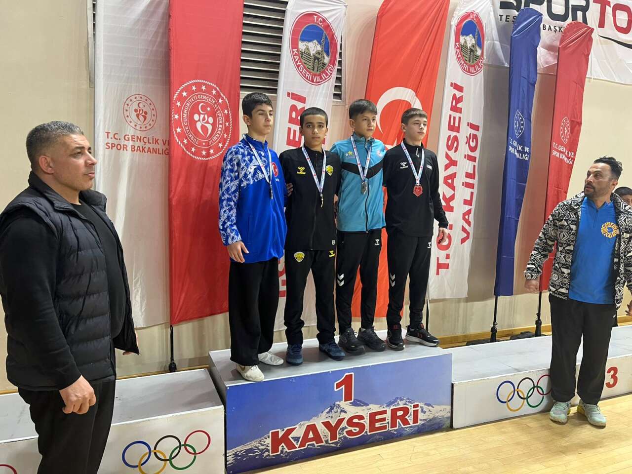 konyanin-gurescileri-3-sehirden-9-madalyayla-dondu