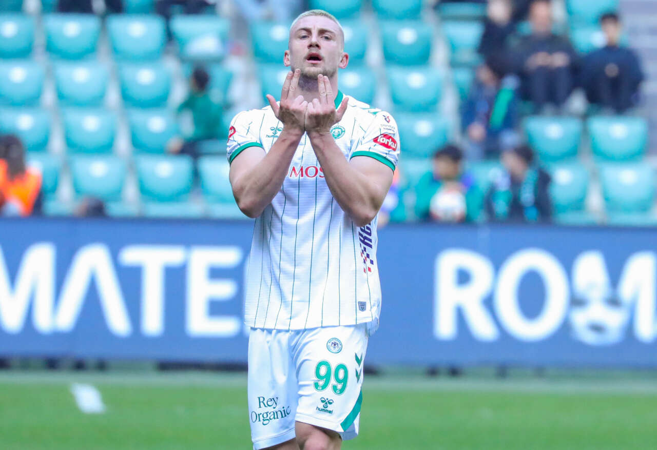 konyasporun-golcusu-blaz-kramere-ozel-sarki-yapildi