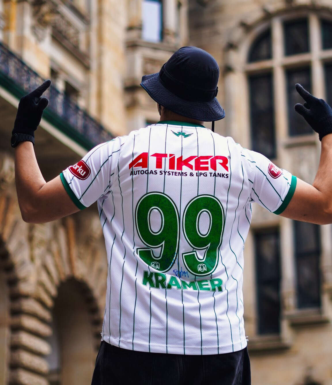 konyasporun-golcusu-blaz-kramere-ozel-sarki-yapildi