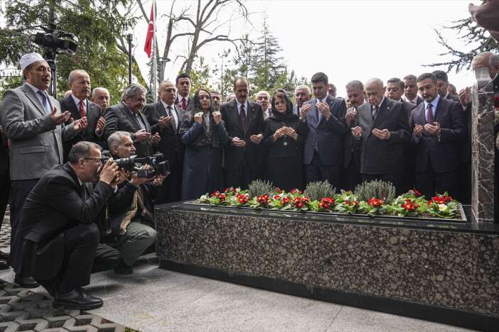 bestepede-duygusal-anlar-bahceli-turkesi-andi