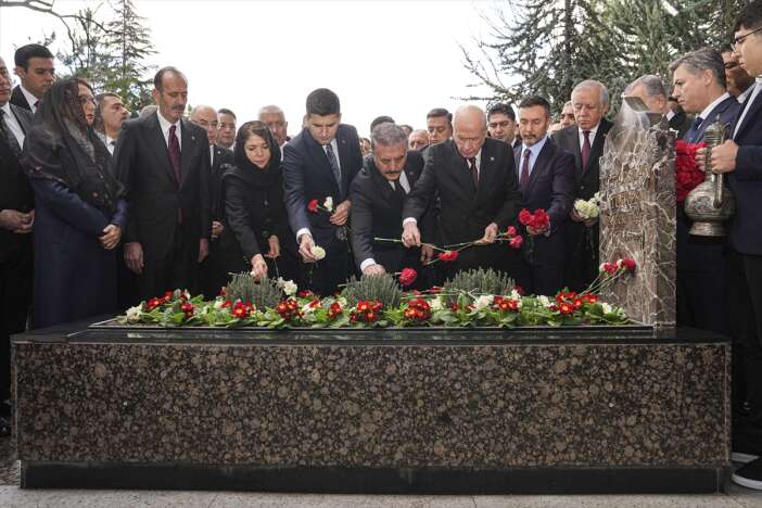 bestepede-duygusal-anlar-bahceli-turkesi-andi