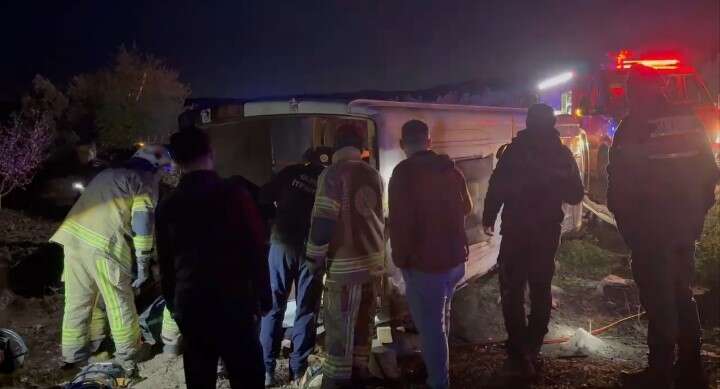 yolcu-minibusu-devrildi-1-olu-cok-sayida-yarali-var