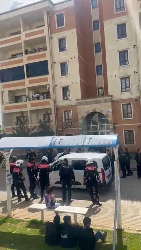 aidat-tartismasinda-yumruklar-konustu-4-kisi-yaralandi