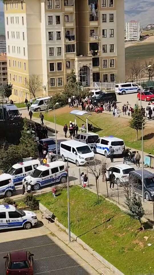 aidat-tartismasinda-yumruklar-konustu-4-kisi-yaralandi