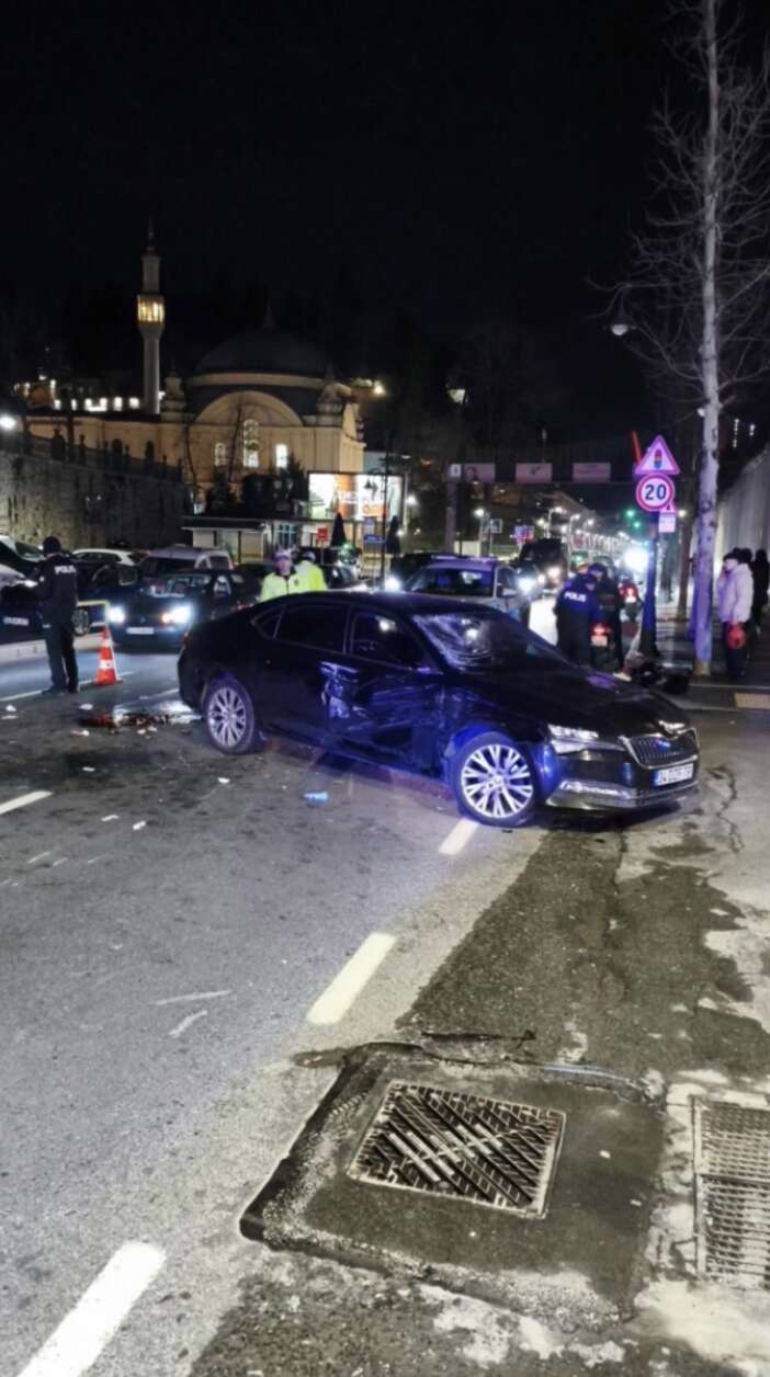 otomobile-carpan-motosikletteki-iki-genc-hayatini-kaybetti