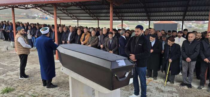 4-kisinin-oldugu-kazada-can-veren-baba-ve-ogluna-konyada-aci-veda