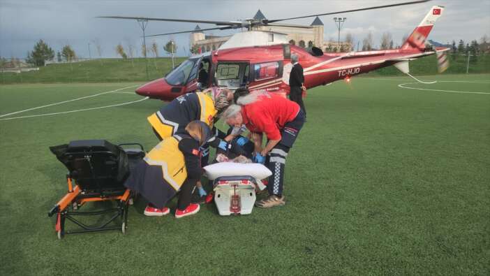 bas-agrisiyla-konyada-hastaneye-geldi-hemen-hava-ambulansi-devreye-girdi