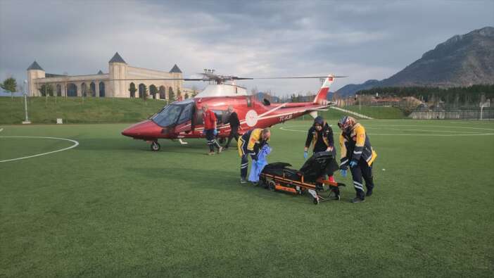 bas-agrisiyla-konyada-hastaneye-geldi-hemen-hava-ambulansi-devreye-girdi