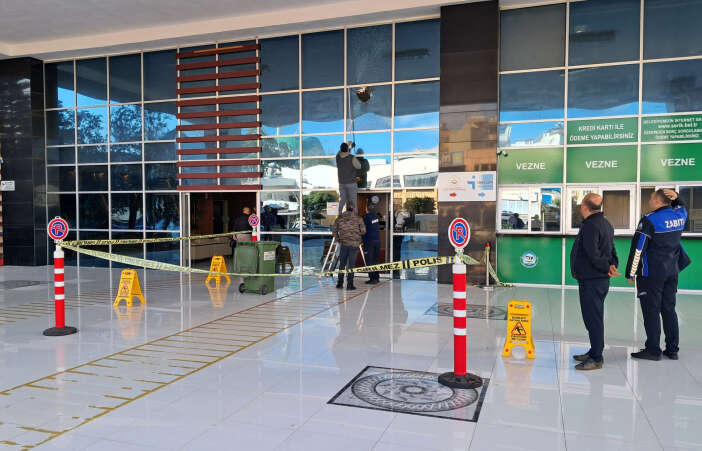 belediye-binasina-silahli-saldiri