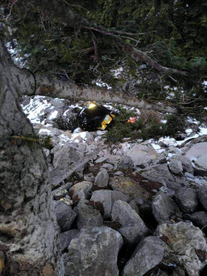 konya-antalya-yolunda-otomobil-sarampole-uctu