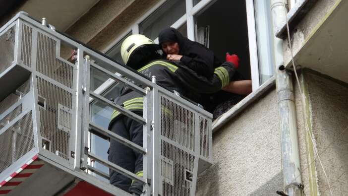 konyada-4-katli-binada-yangin-5i-cocuk-8-kisi-mahsur-kaldi