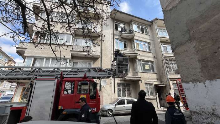 konyada-4-katli-binada-yangin-5i-cocuk-8-kisi-mahsur-kaldi