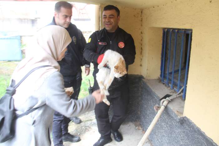 konyada-kedi-kurtarma-operasyonu-ekipler-seferber-oldu