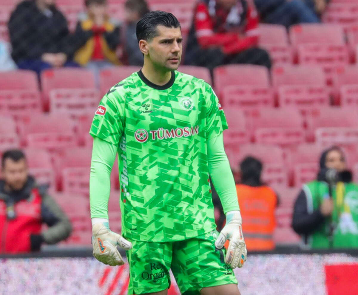 konyaspora-1-puan-kazandiran-bahadir-kurtardigi-penalti-anini-anlatti