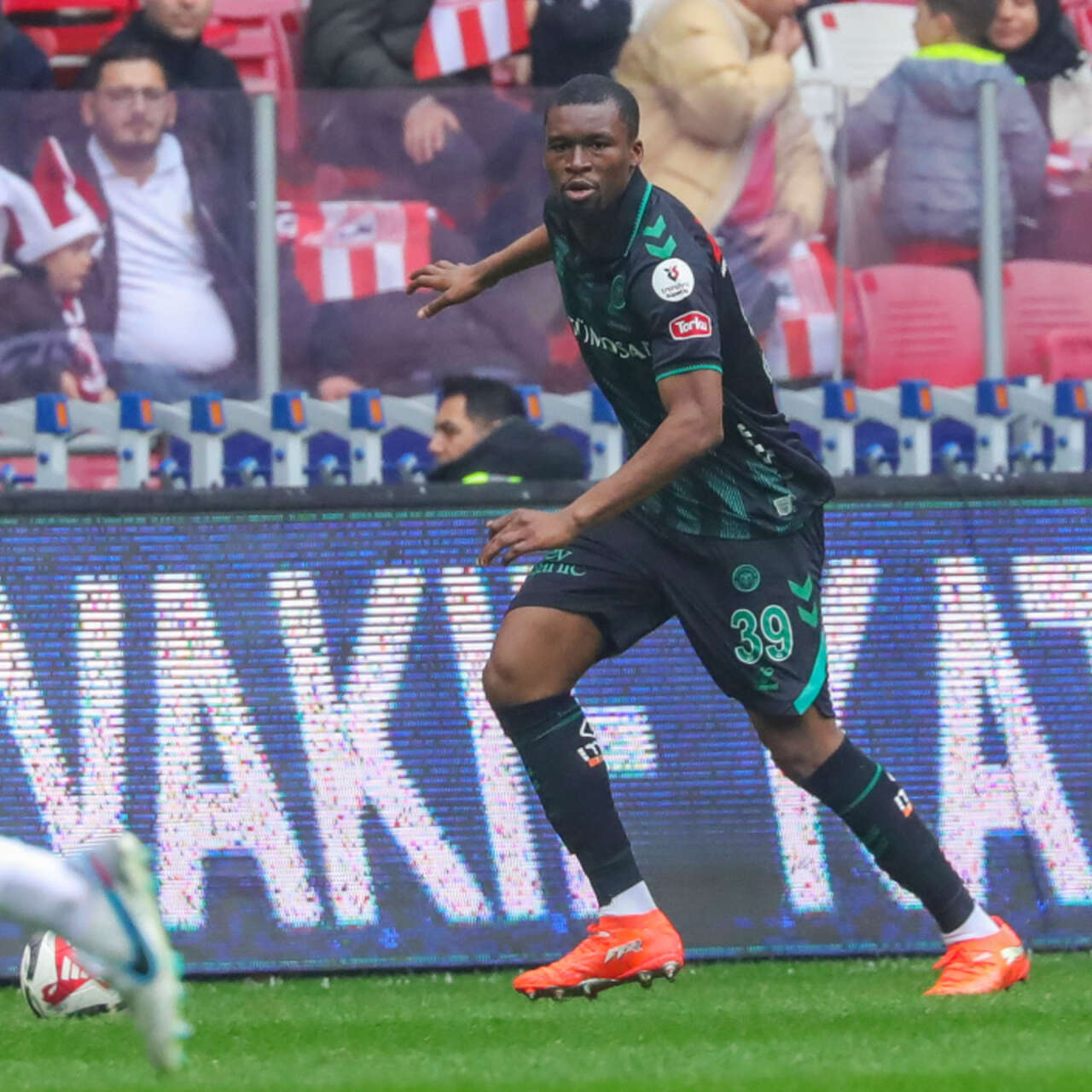 konyaspordan-2-isim-kritik-karagumruk-macina-cikamayacak