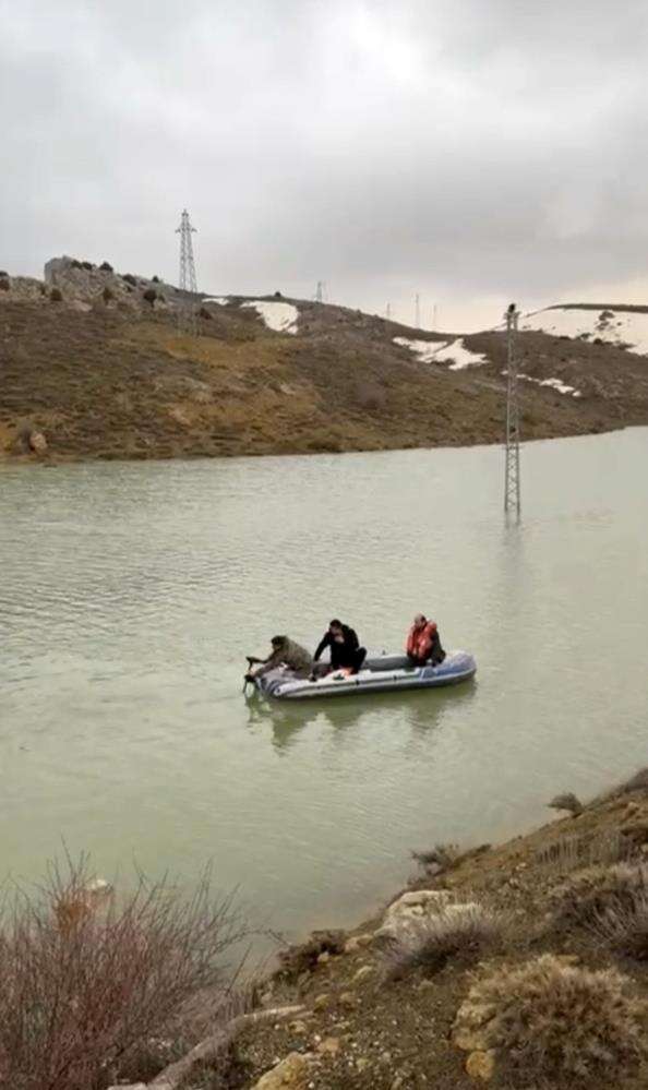 nereden-nereye-kurak-konyada-artik-yaylaya-botla-gidiyorlar