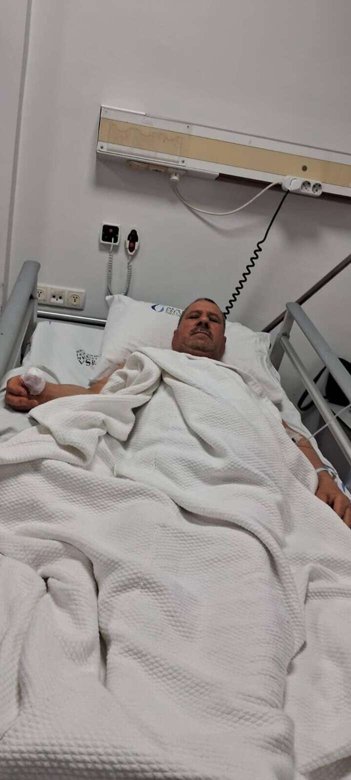 sokak-kopeklerinin-saldirdigi-adamin-parmagi-koptu