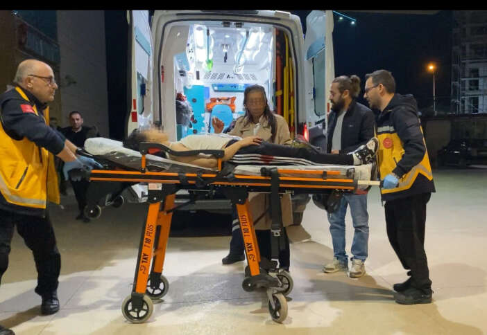 genc-kizlar-ayni-erkek-icin-birbirini-bicakladi