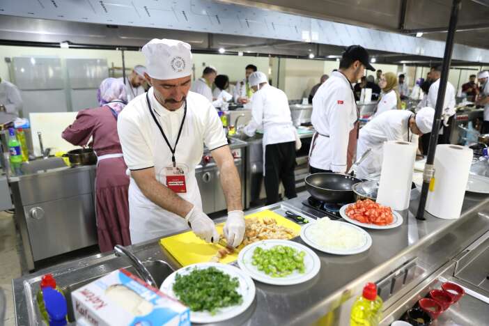 konyanin-sofrasinda-buyuk-yaris