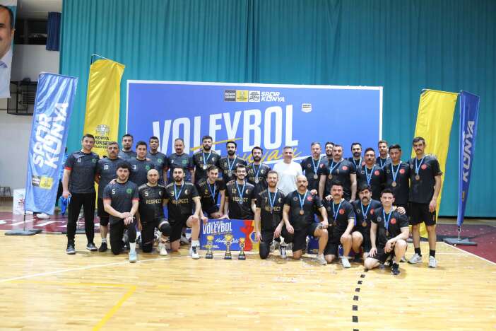 kurumlar-arasi-voleybol-turnuvasinin-sampiyonu-konya-barosu-oldu