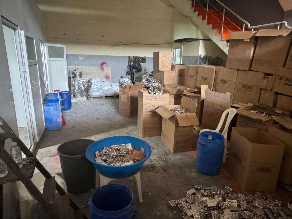 zehir-tacirlerine-baskin-uyusturucuya-afiyet-olsun-yazmislar