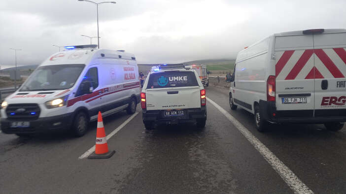 aksarayda-yolcu-otobusu-devrildi-cok-sayida-yarali-var