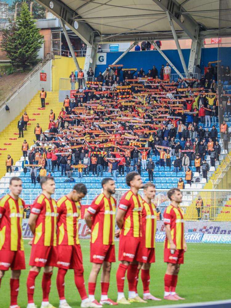 kayserispor-taraftarlarindan-yonetime-sert-tepki-istifaya-cagirdilar