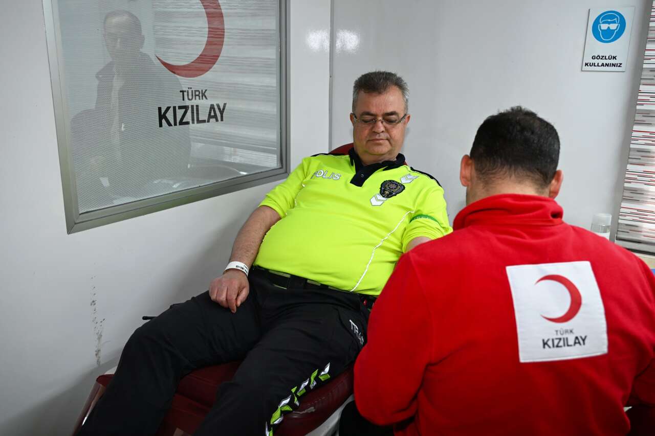 konya-emniyetinden-anlamli-etkinlik-polisler-kan-bagisi-yapti