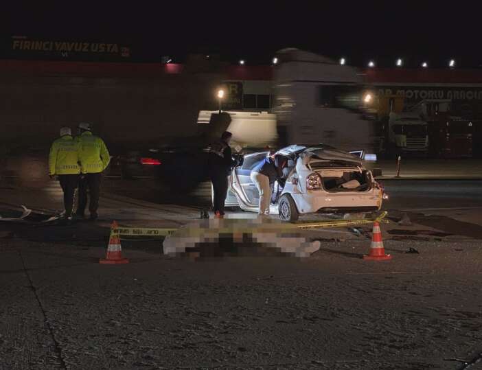 takla-atan-otomobilin-carptigi-tir-soforu-hayatini-kaybetti