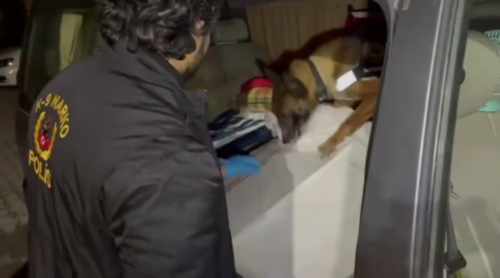 bedensel-engelli-adam-uyusturucu-sevkiyati-yaparken-yakalandi