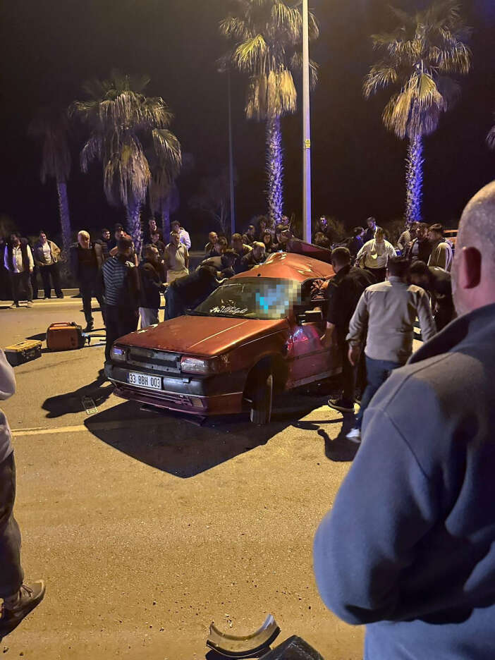 carpisan-otomobillerden-biri-ikiye-bolundu-ahmet-demir-hayatini-kaybetti