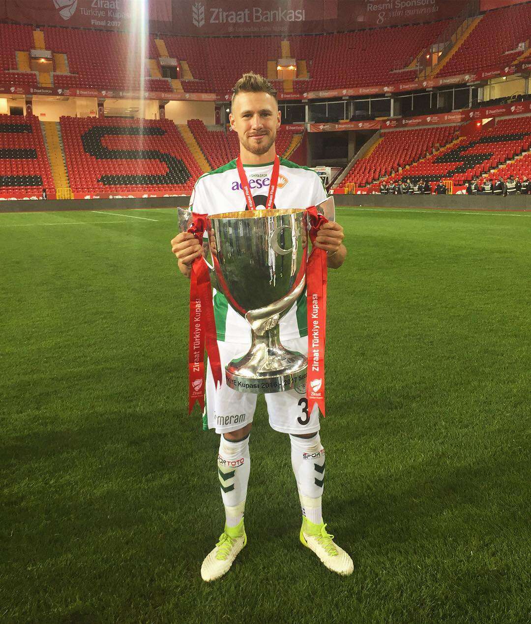 eski-konyasporlu-isim-futbolu-biraktigini-acikladi