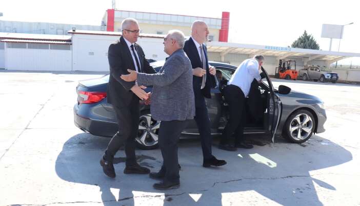 karapinar-sut-ureticileri-birligi-onemli-isimleri-misafir-etti