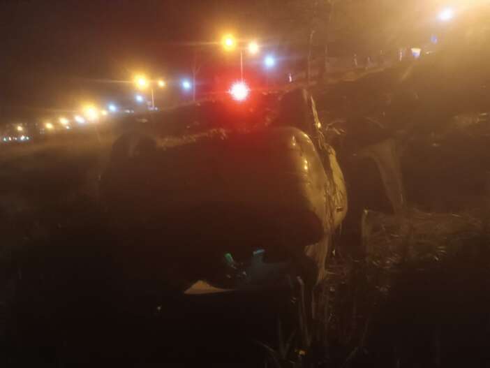 konya-yolunda-kontrolden-cikan-otomobil-gol-kenarina-uctu