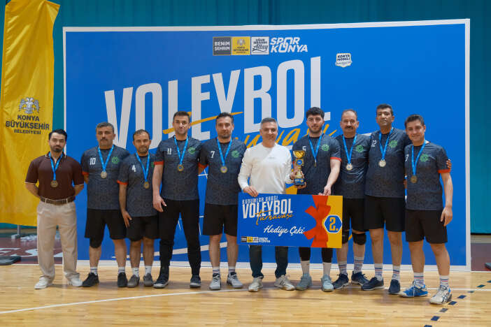 konyada-kurumlar-arasi-voleybol-turnuvasinin-sampiyonu-belli-oldu