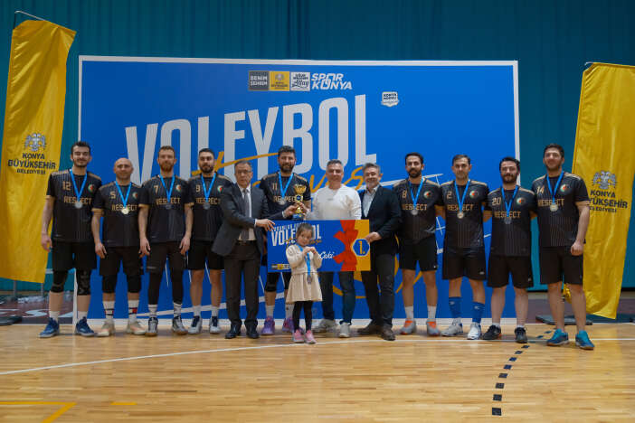 konyada-kurumlar-arasi-voleybol-turnuvasinin-sampiyonu-belli-oldu