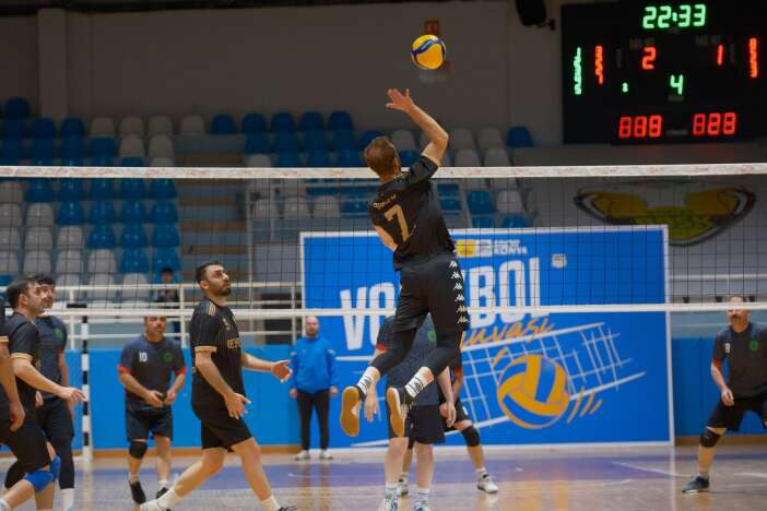 konyada-kurumlar-arasi-voleybol-turnuvasinin-sampiyonu-belli-oldu