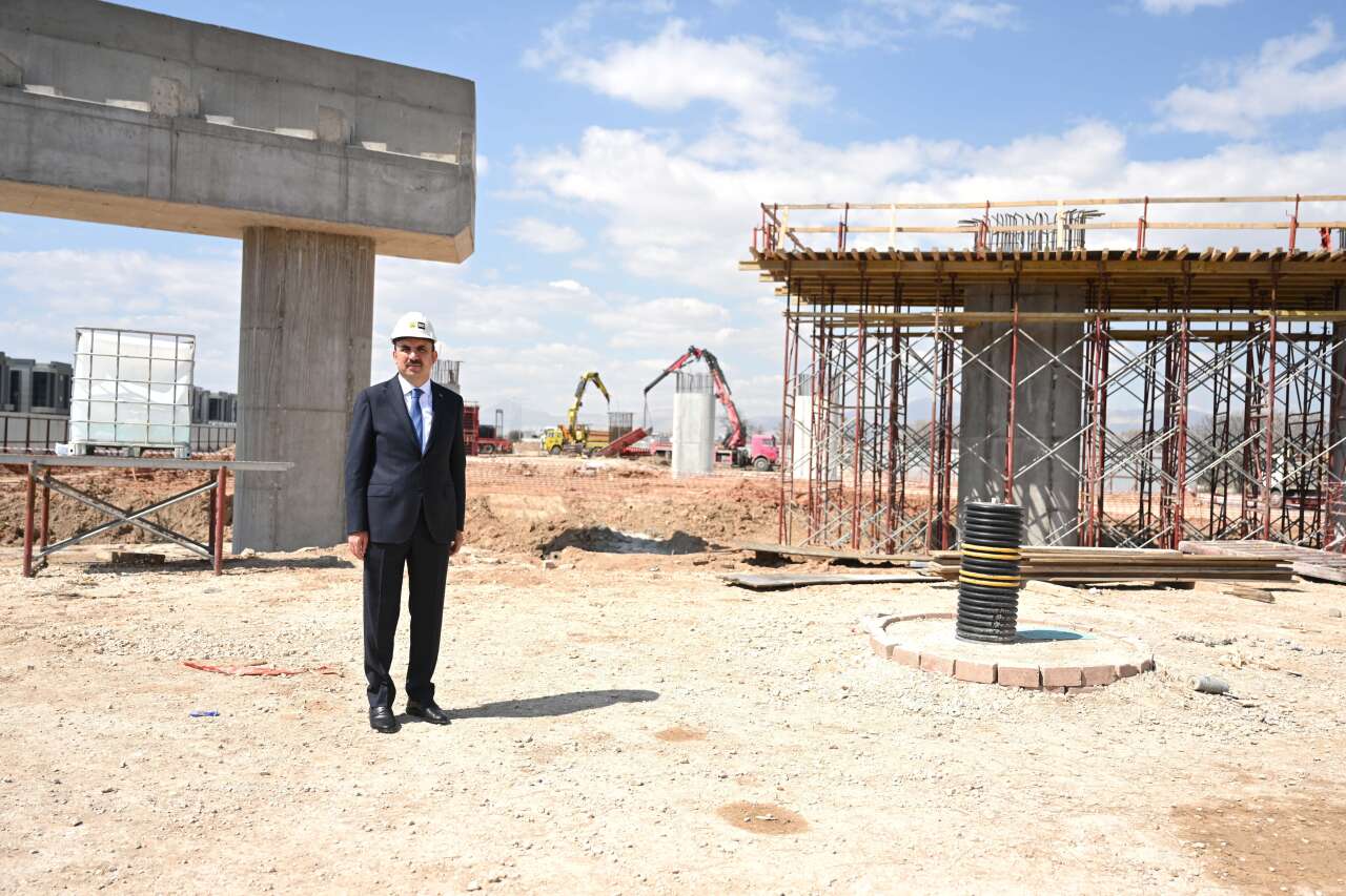 konyada-trafik-ve-toplu-ulasimi-rahatlatacak-buyuk-projede-bitis-tarihi-aciklandi