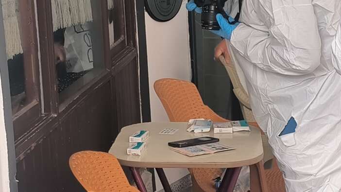 pansiyon-odasinda-supheli-olum-ekipler-kokuya-dayanamadi