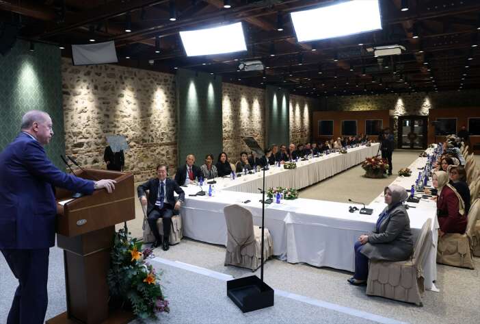 cumhurbaskani-erdogan-kadin-liderleri-dolmabahcede-agirladi