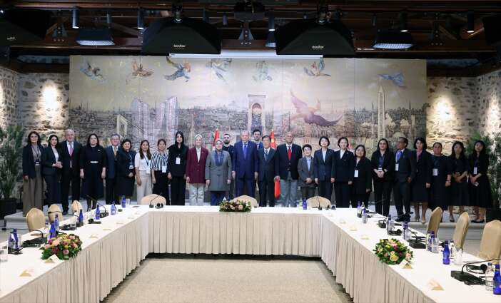 cumhurbaskani-erdogan-kadin-liderleri-dolmabahcede-agirladi