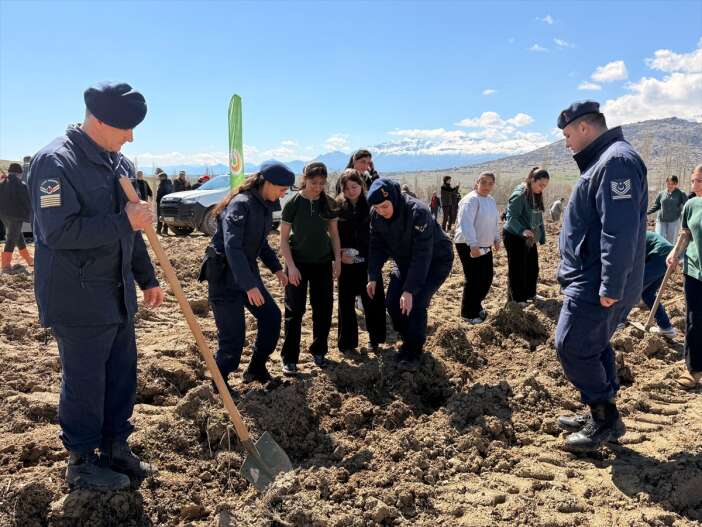 konyada-1900-fidan-toprakla-bulustu-gelecege-nefes-olacak